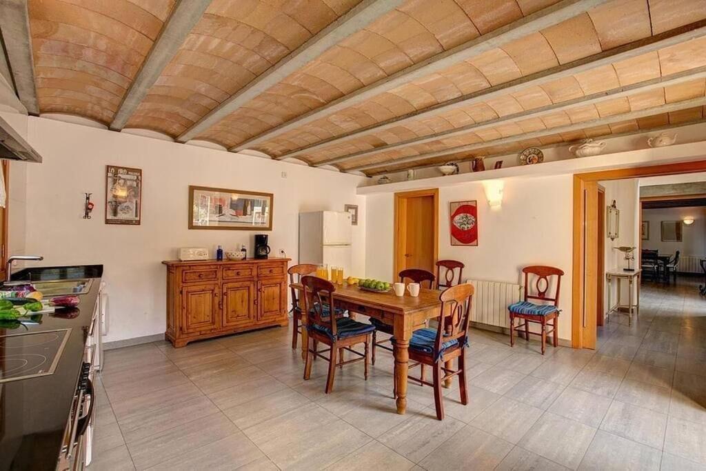 Perfect Location! A Country By Renthousing Villa *