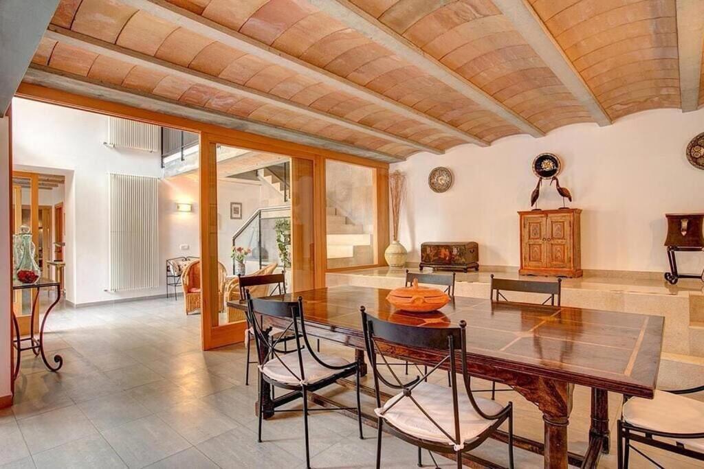 Perfect Location! A Country By Renthousing Villa *