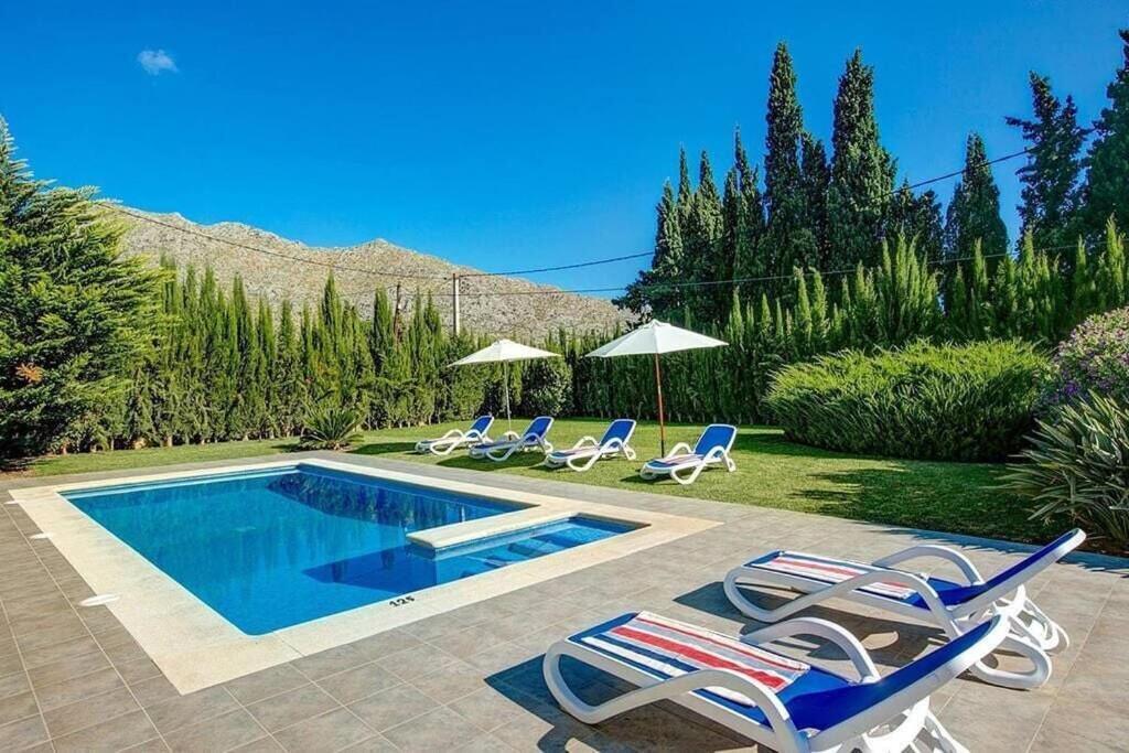 Perfect Location! A Country By Renthousing Villa